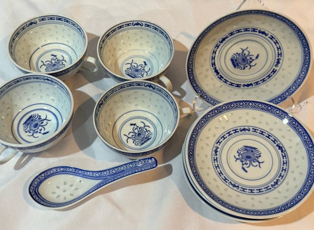 Vintage Chinese Rice Grain Blue White Porcelain Soup Set 4 Cups 4 Saucers Spoon